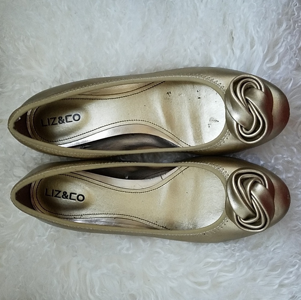 LIZ&CO gold faux leather flats, size 9M